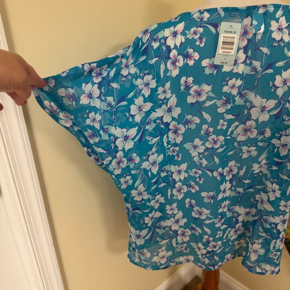 NWT Torrid Chiffon Floral Blue Button Blouse Sz 2 - Picture 5 of 6